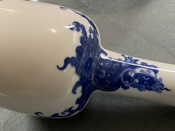 A Chinese blue and white mallet 'phoenix' vase, Kangxi mark, 19/20th C.